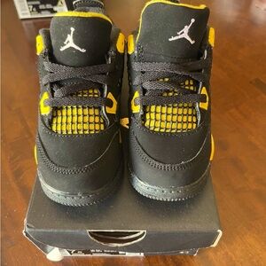 Jordan retro 4 thunders